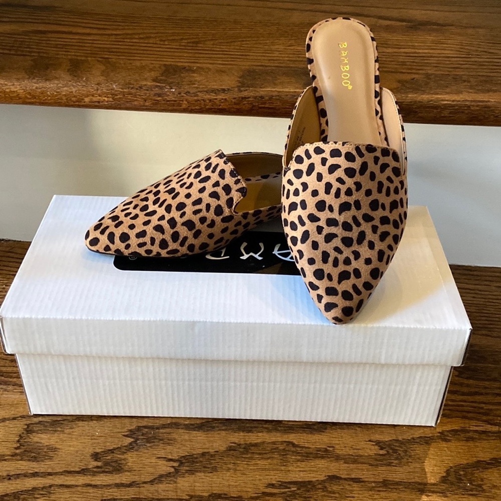 New In Box Cheetah Mules Sizes 6 - Picture 7 of 7
